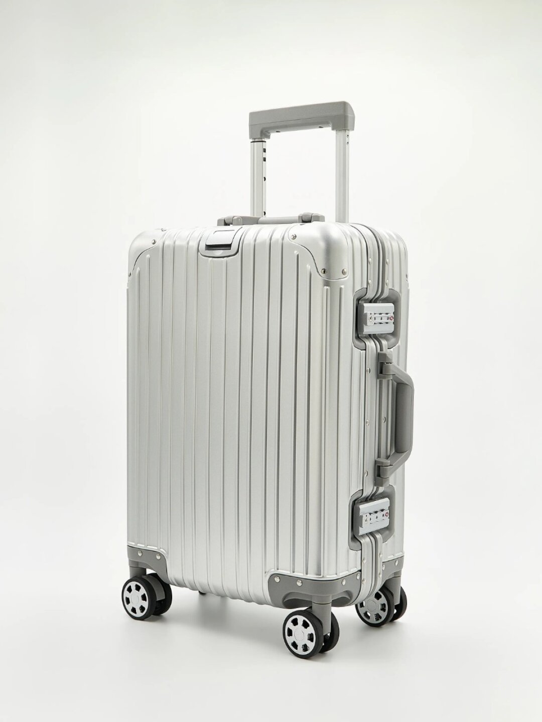 Чемодан Maag, 16 199 руб.