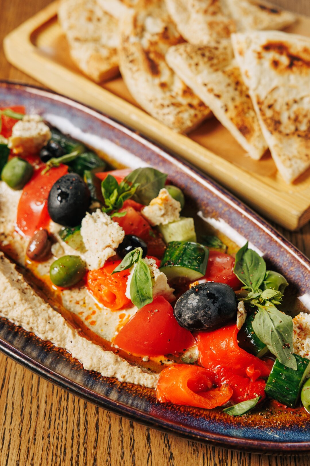 Греческий хумус с домашней пшеничной фокаччей