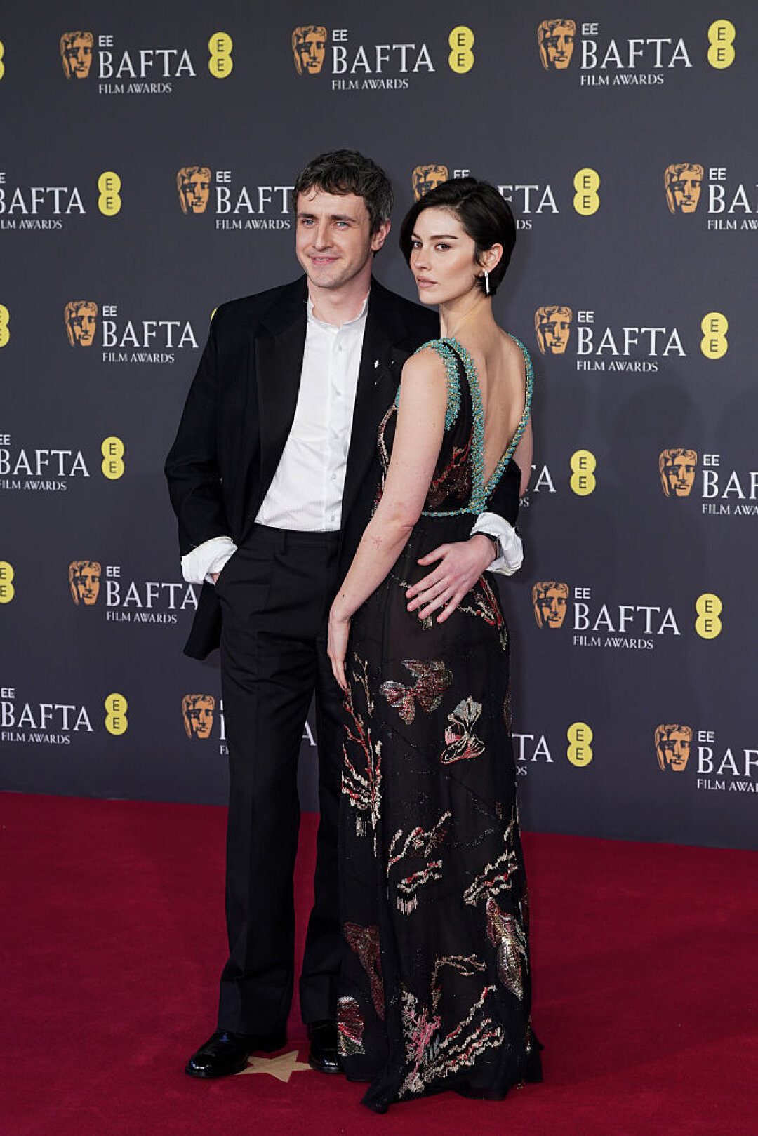 Пол Мескал и Грэйси Абрамс в Chanel