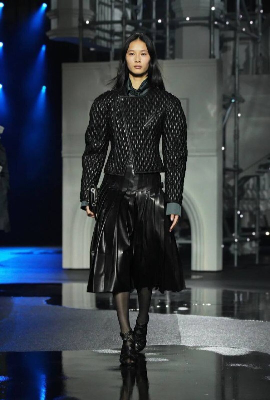 Кожа, в которой мы будем жить с сентября по февраль