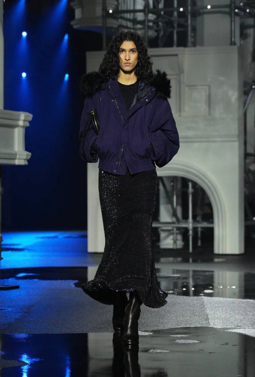 Куртки с меховым капюшоном — снова in