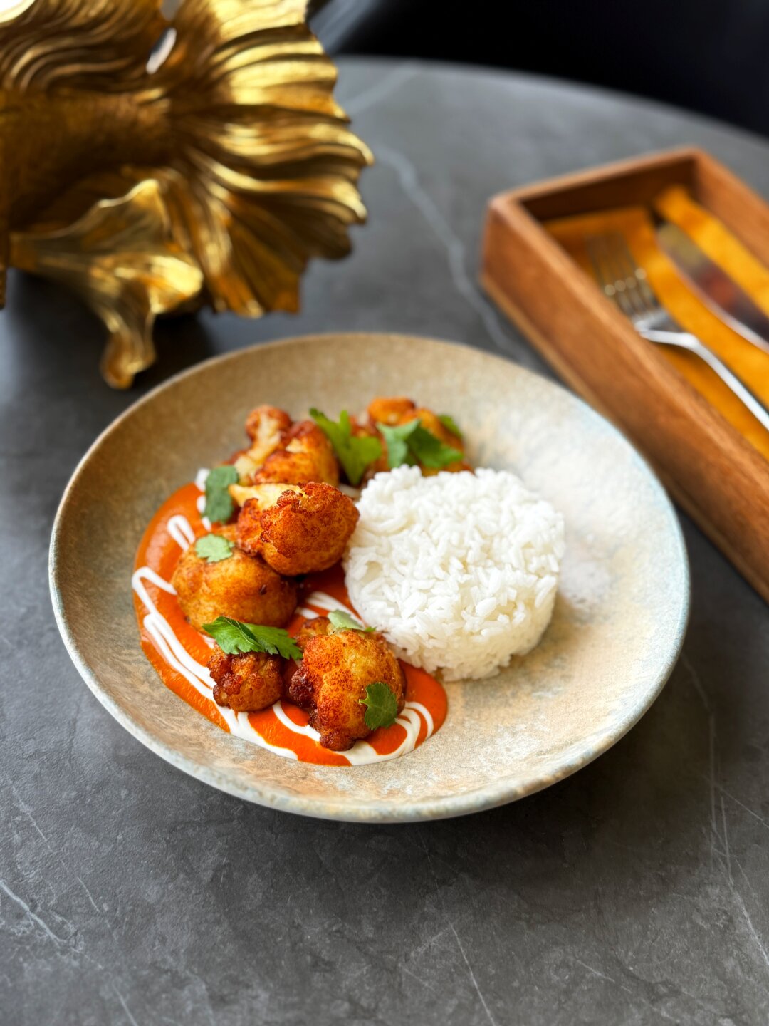 Рис в стиле баттер чикен с цветной капустой в «Желтой лисице»