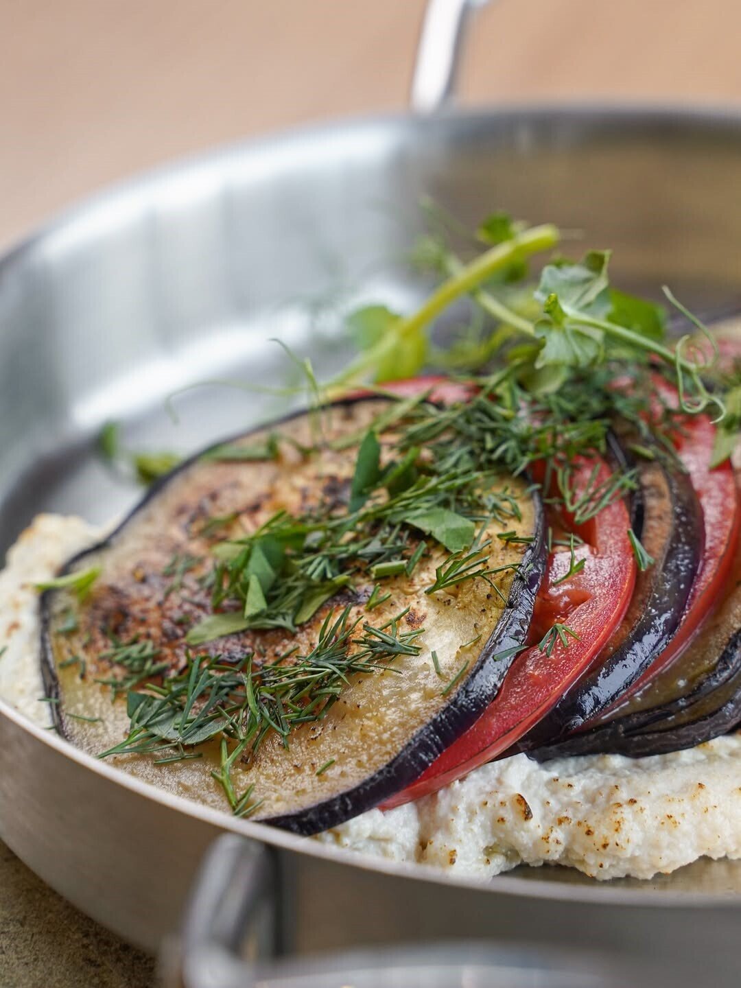 Запеченным баклажаном с томатами в Aura Kitchen&Bar