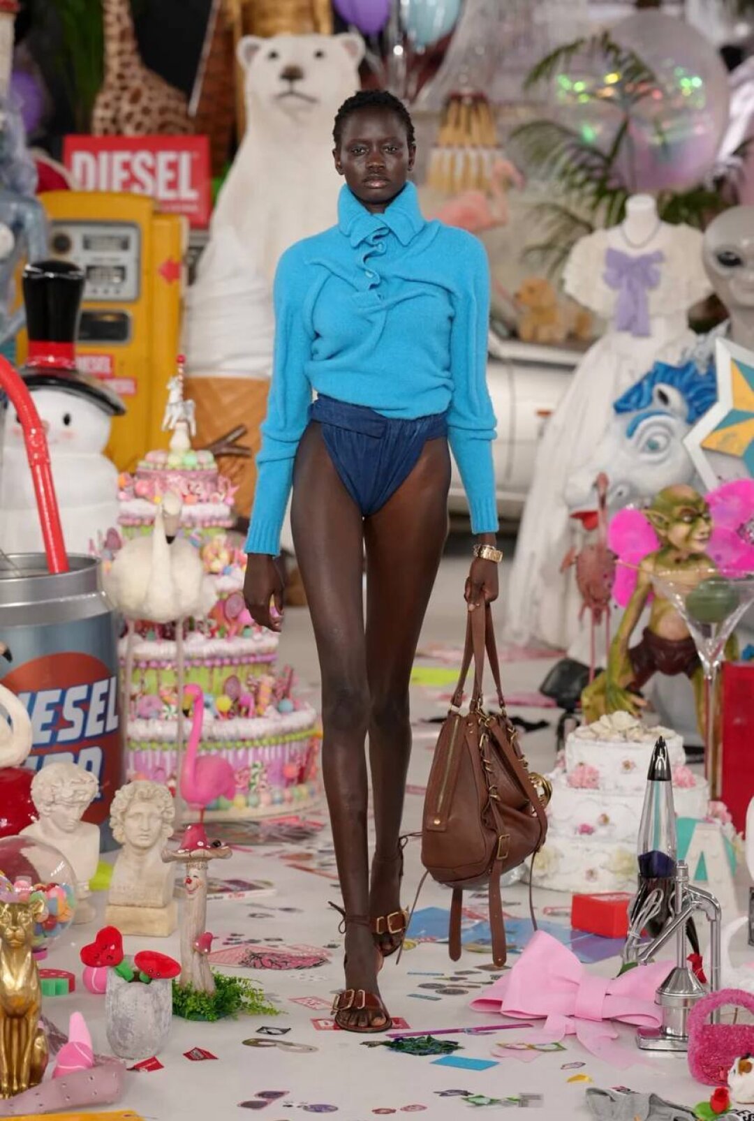 Неон всё еще с нами