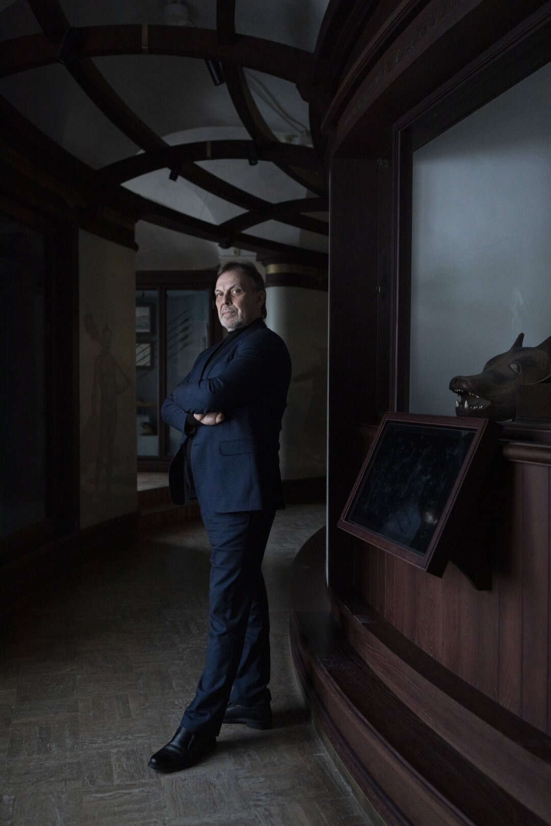 Директор Кунсткамеры Андрей Головнёв в обновленном зале «Экспедиции», посвященном исследованиям русских мореплавателей и путешественников