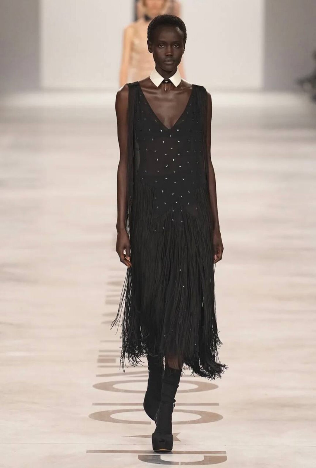 Фиксируем: тренд на платья в стиле 1920-х добрались до подиума Fendi