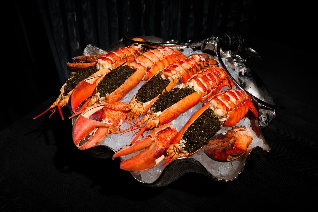 Знакомьтесь, лобстеры с осетровой икрой за 370 000 руб