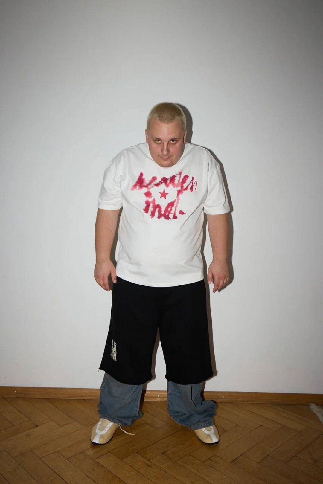 Топовый режиссер рэп-клипов Никита Вильчинский для лукбука Heaven Industries — совместный бренд Saluki и Рамиля Шакирзянова. Фото: Максим Хамицевич