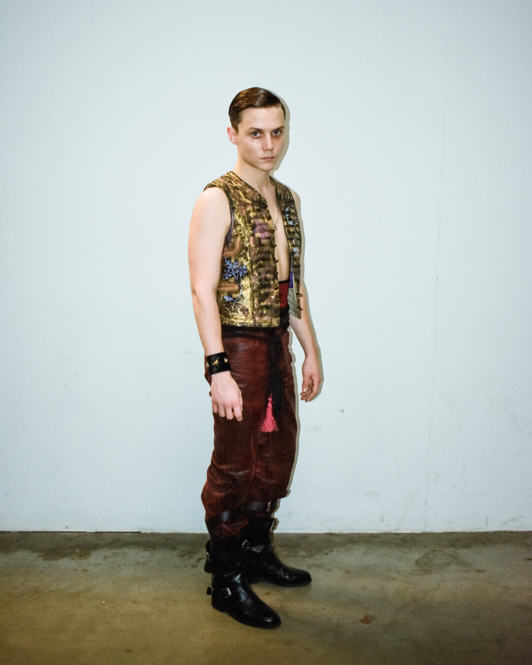 Поп-звезда Ваня Дмитриенко для шоу «Хозяйка нейросетей!». Стиль: Рамиль Шакирзянов. Фото: Всеволод Шарлай