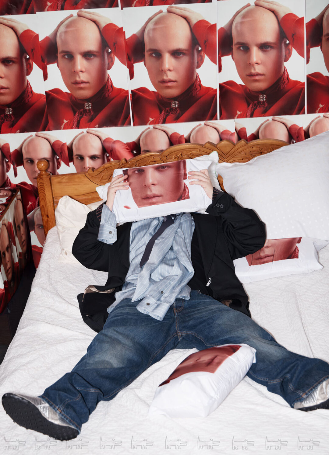 На Toxi$: куртка MIHARA YASUHIRO, джинсы MM6, обувь MAISON MARGIELA (все — SV Moscow)