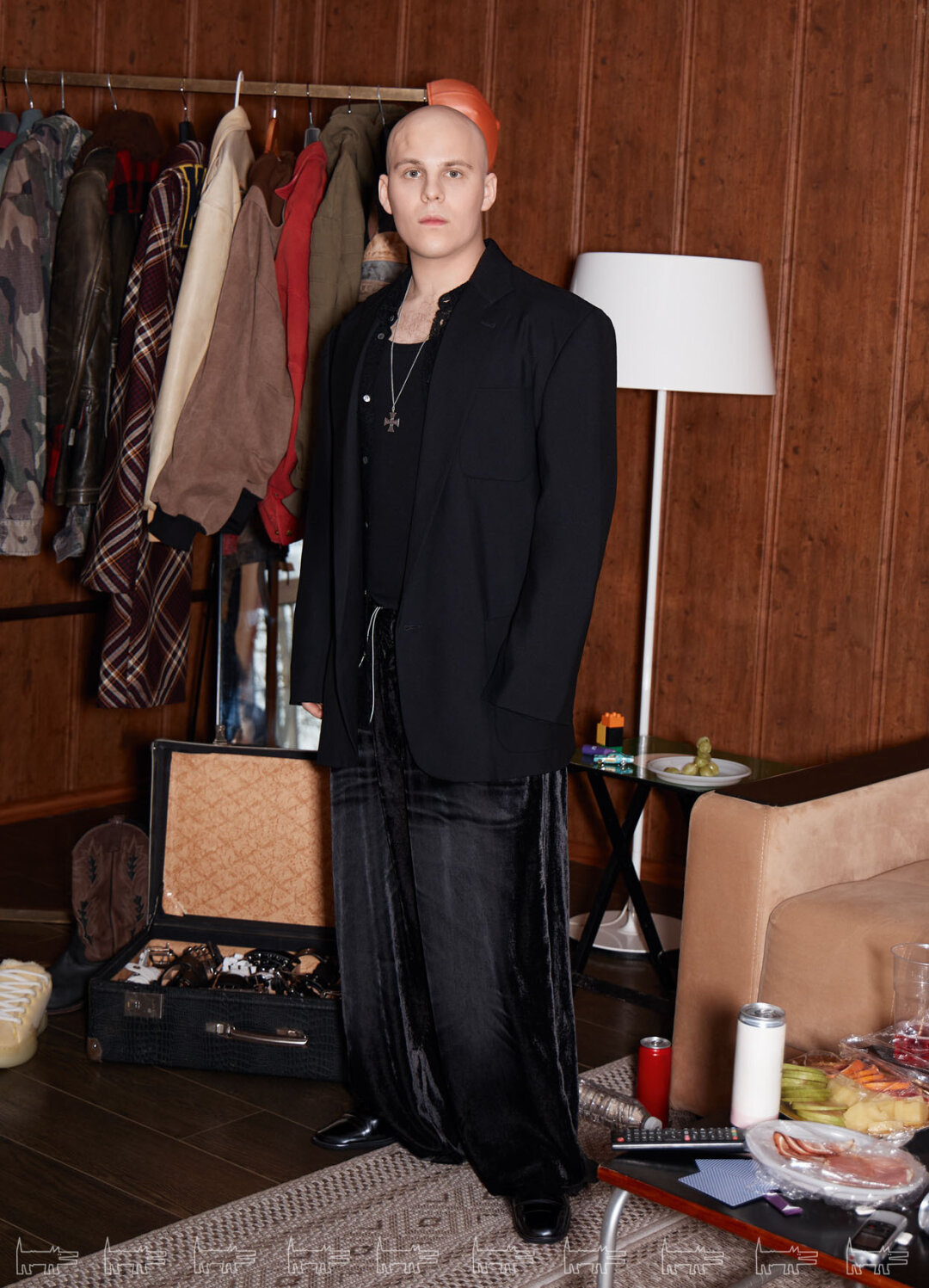 На Toxi$: пиджак, рубашка и брюки MAGLIANO, обувь MM6 (все — Leform)