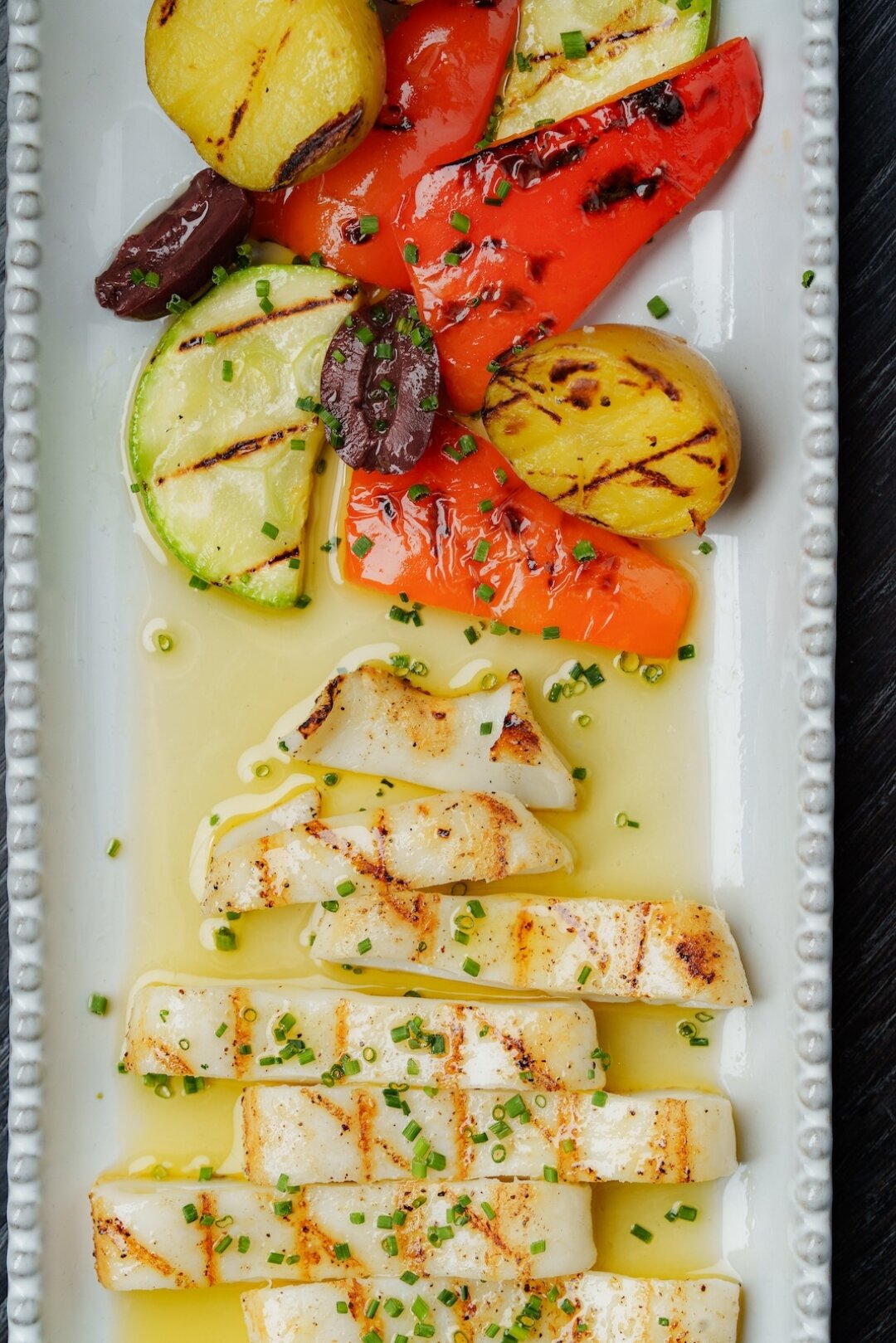 Кальмар на гриле с овощами