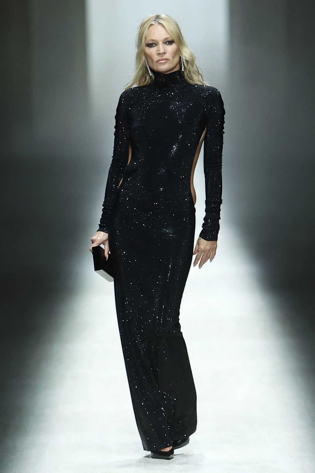 Дива Heroine chic Кейт Мосс закрыла шоу Gucci (после стольких лет — всегда!)