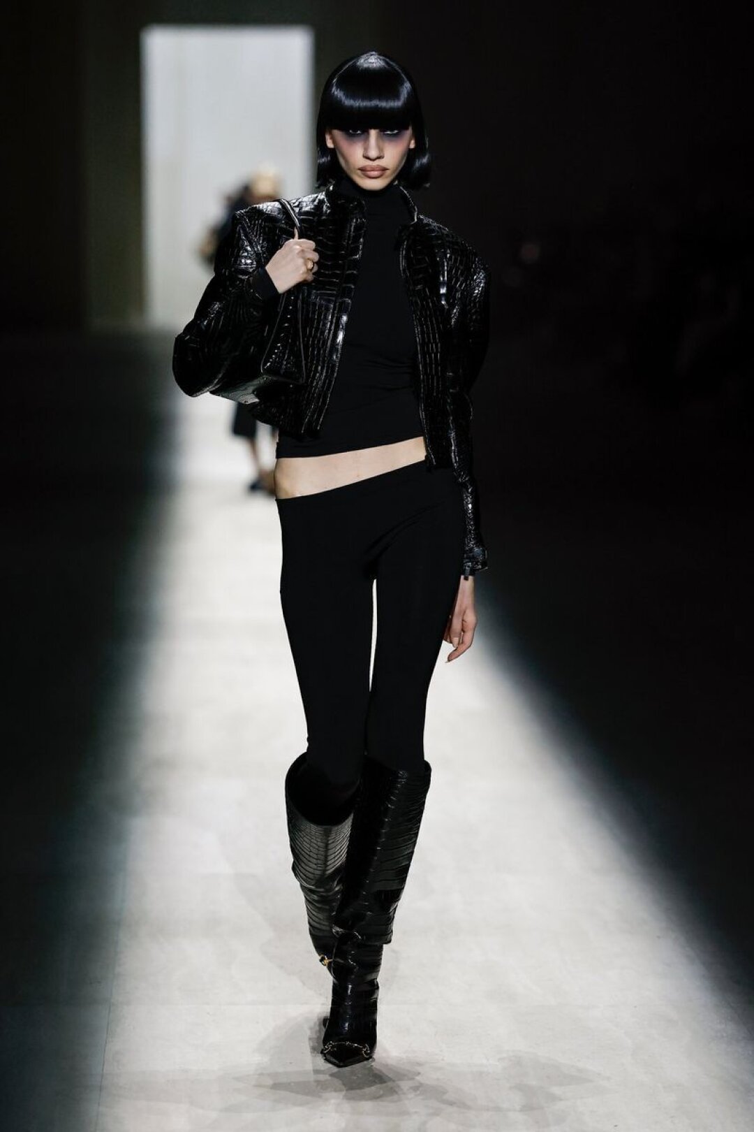 Модель Катя Лецкая, которую мы полюбили по кампейнам Ulyana Sergeenko, на подиуме Gucci!