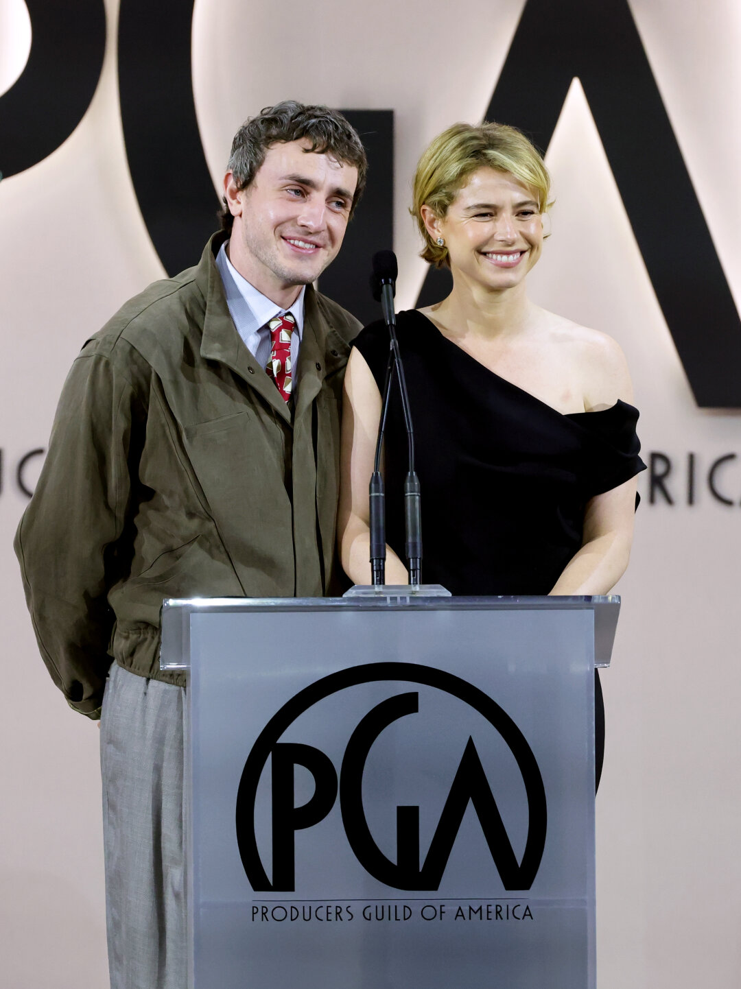 Актеры главных ролей драмы «Хамнет: История, вдохновившая "Гамлета"» Пол Мескал и Джесси Бакли