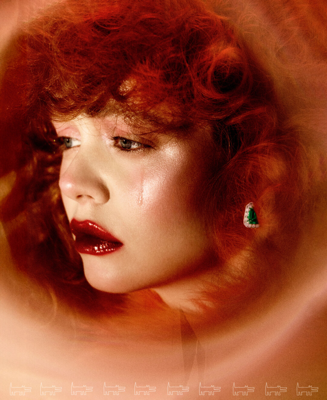 На Миле: серьги PARURE ATELIER, шуба и кейп «МЕХА ЕКАТЕРИНА»