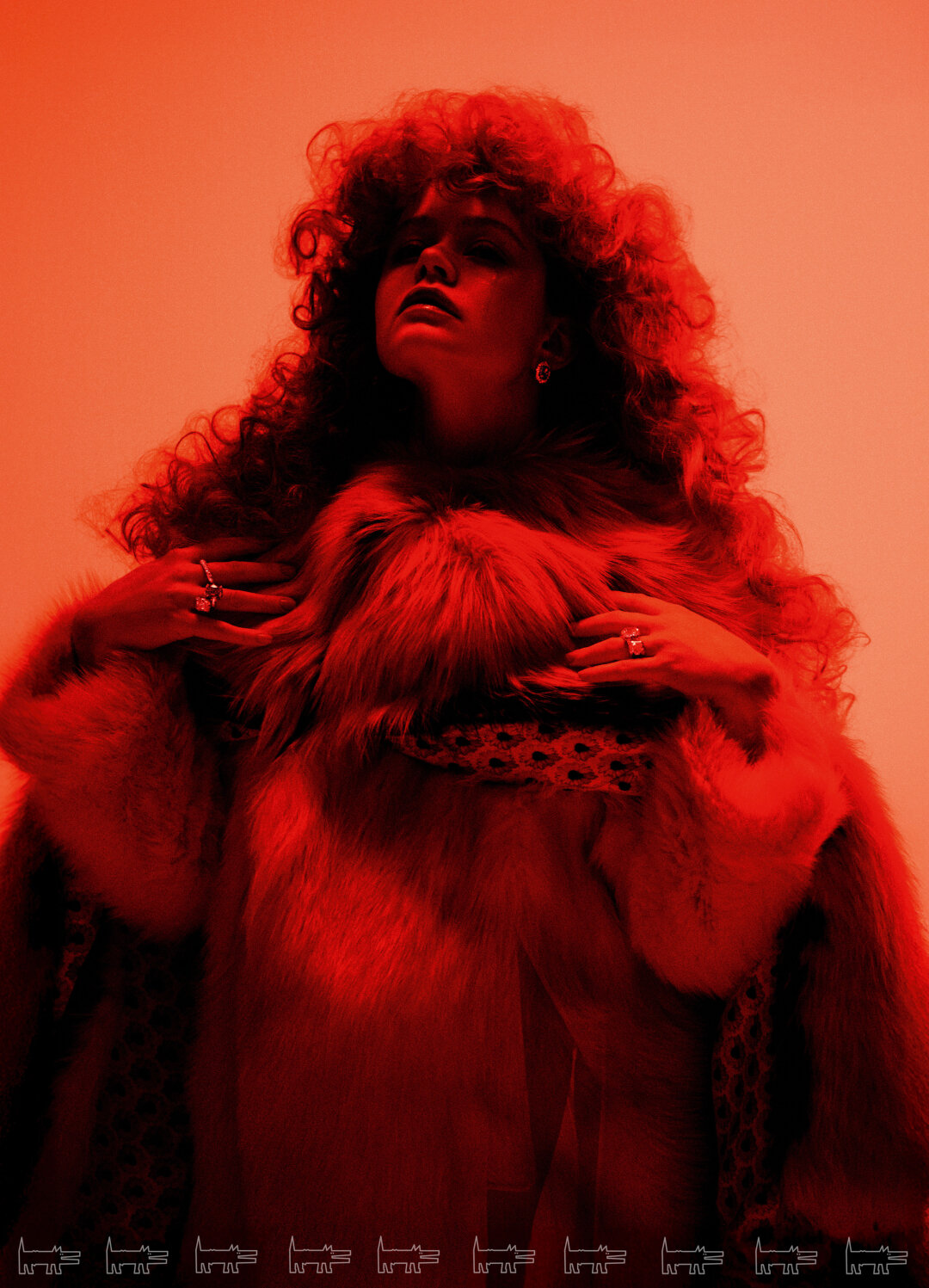 На Миле: серьги и кольца PARURE ATELIER, шуба и кейп «МЕХА ЕКАТЕРИНА»