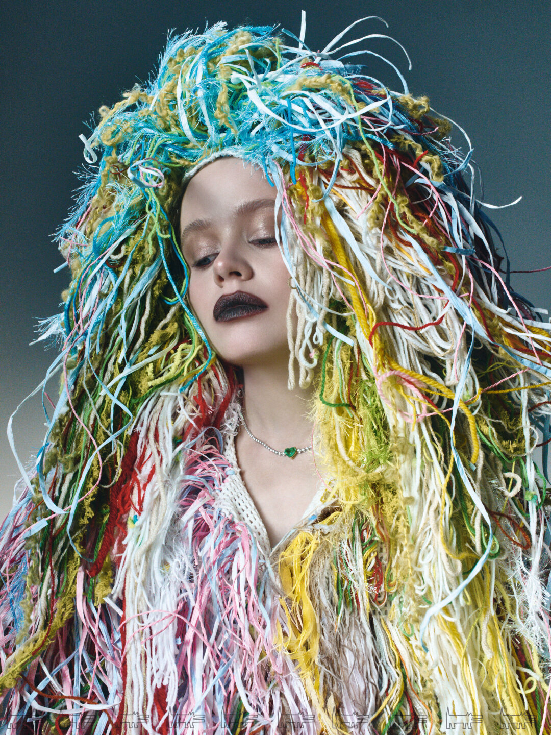 На Миле: колье PARURE ATELIER, костюм VEREJA