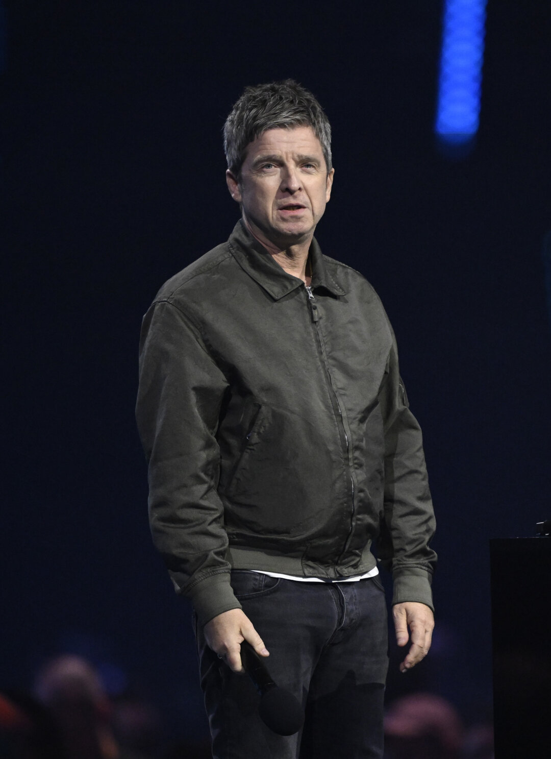 Ноэль Галлахер получил специальную награду как автор года, что вызвало вопросы — композитор не выпускал новых песен в 2025 году. На сцене он парировал