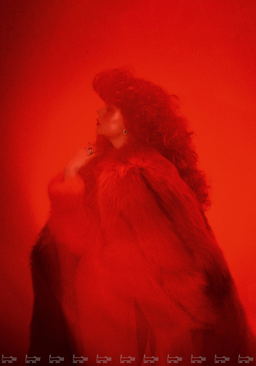 На Миле: серьги и кольца PARURE ATELIER, шуба и кейп «МЕХА ЕКАТЕРИНА»