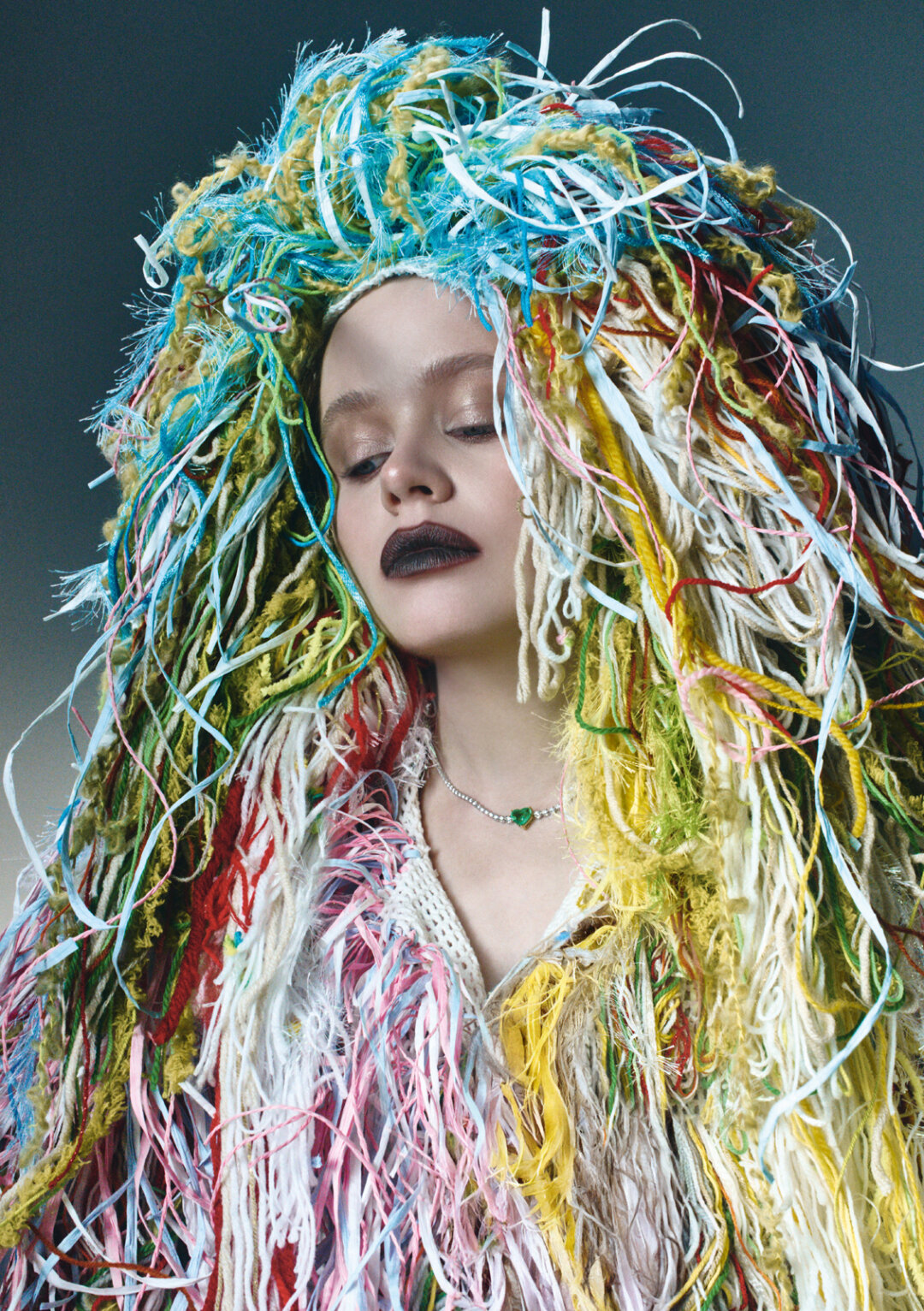 На Миле: колье PARURE ATELIER, костюм VEREJA