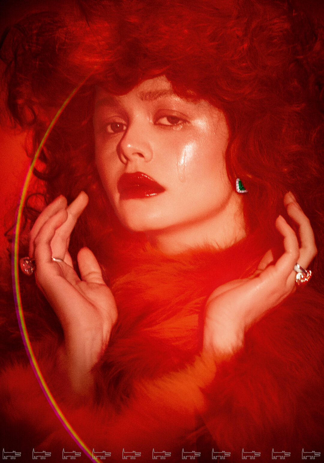 На Миле: серьги и кольца PARURE ATELIER, шуба и кейп «МЕХА ЕКАТЕРИНА»