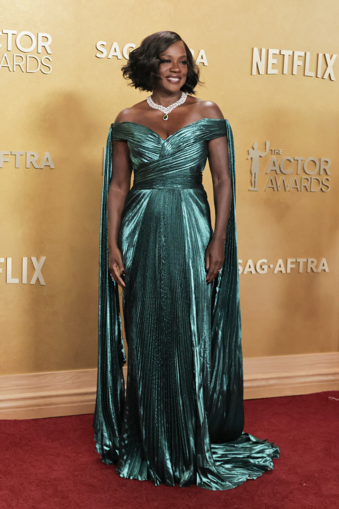 Виола Дэвис вручала награду в категории «Лучшая мужская роль» — Майкла Б. Джордана она представила возгласом: «Ты сияешь!».