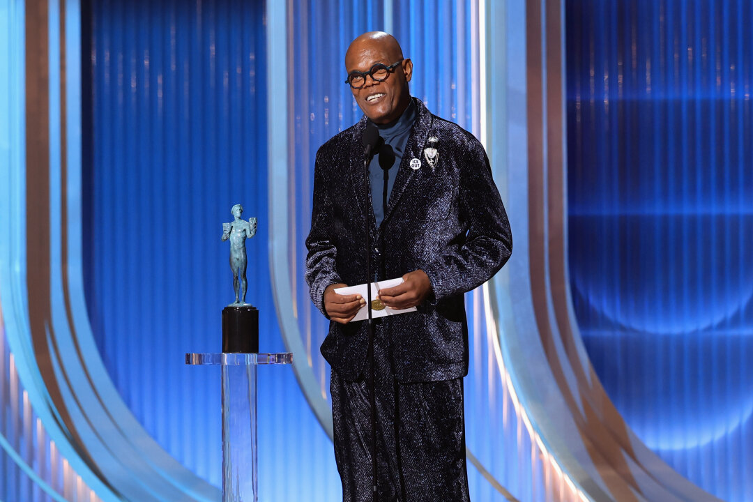 Сэмюэл Л. Джексон объявлял победителя в категории «Лучший актерский состав в кинофильме». И перед оглашением лауреатов, подогрел интерес публики