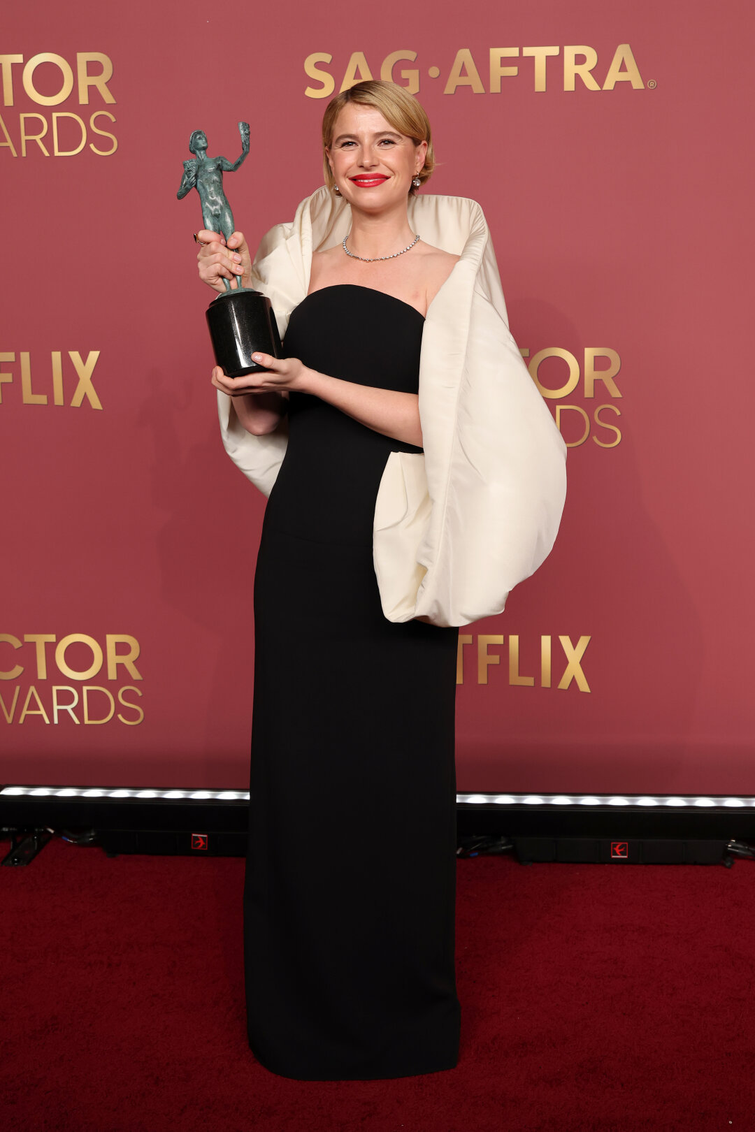 Джесси Бакли победила в номинации «Лучшая женская роль» за фильм «Гамнет». Эта победа стала для нее четвертой в наградном сезоне — ранее она уже