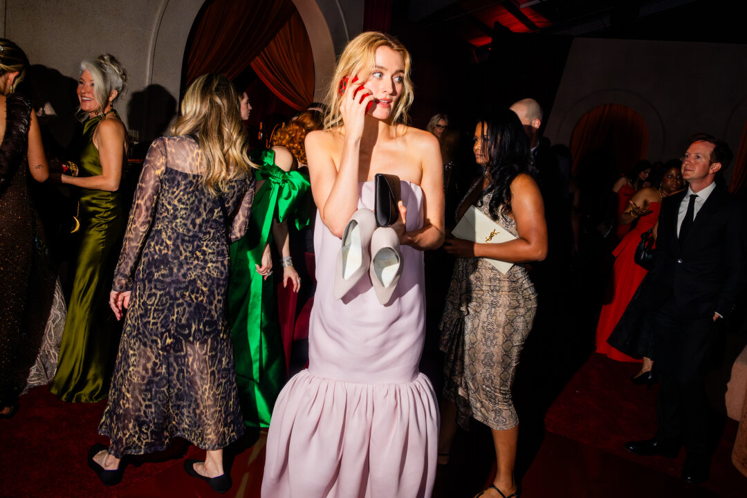 Сара Пиджон, устав от каблуков, танцевала босиком