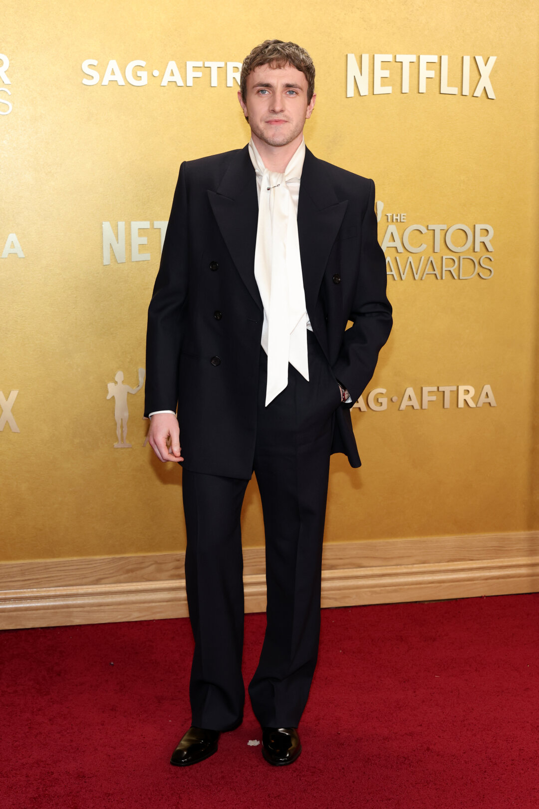 Пол Мескал в Saint Laurent