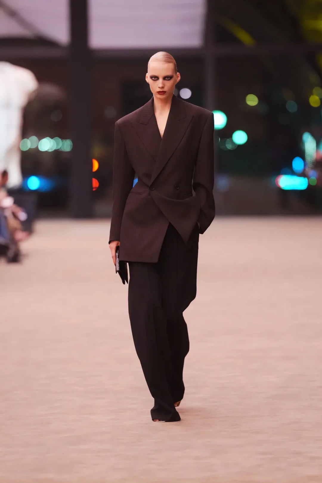 Гранд-дебют сезона — российская модель Алина Миллер: мы привыкли видеть ее в кампейнах Mirstores и Nereja, а теперь она за раз делает шоу Prada, Dior