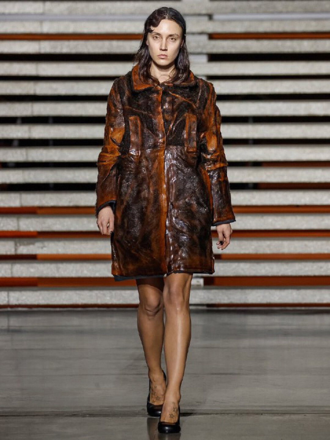 Cтилист Миша Ведерникова с мейком от Фаризы на подиуме юбилейного показа Ushatava “Collectible Pieces”