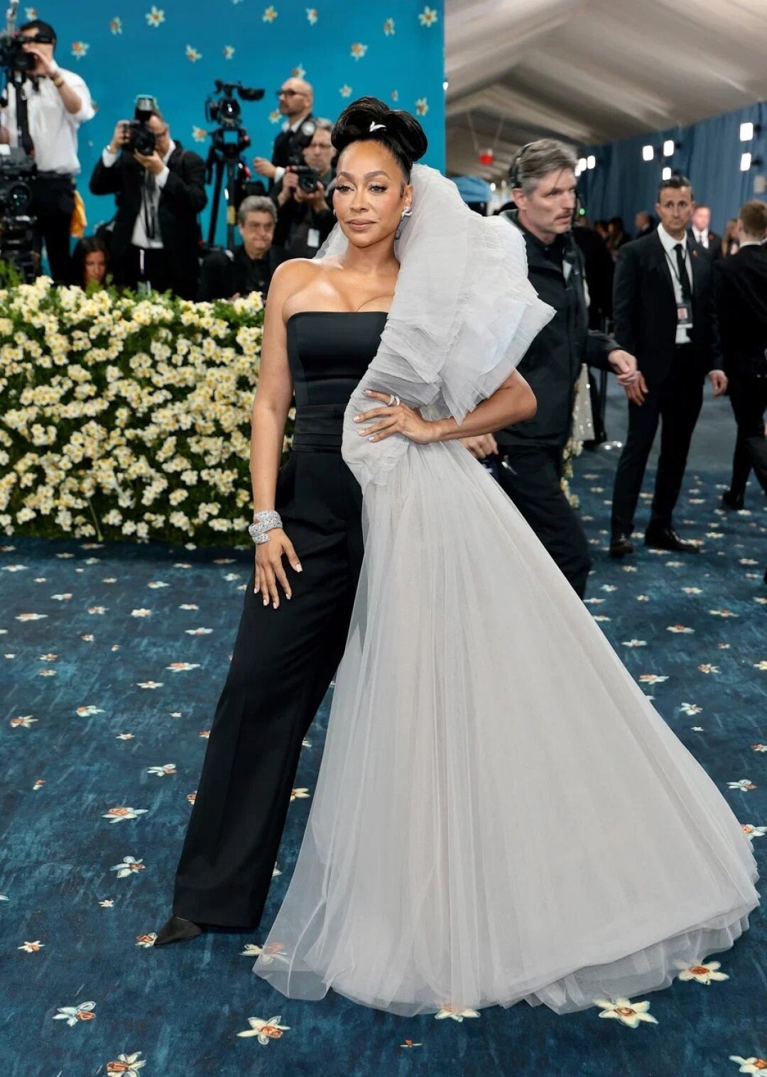 Теледива Ла Ла Энтони в корсете Atelier Biser на Met Gala 2025