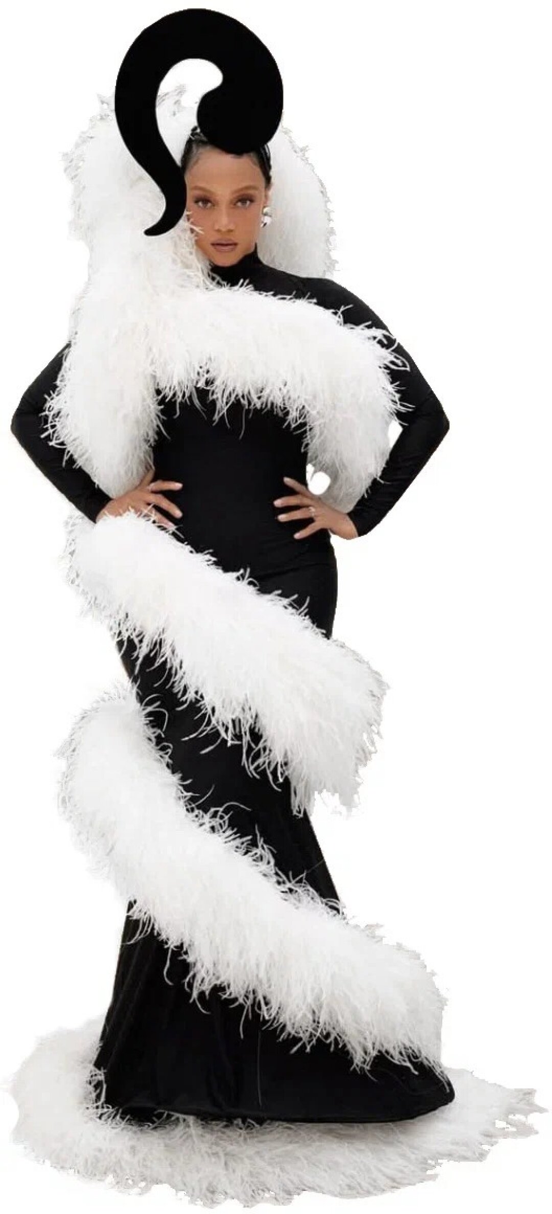 Тайра Бэнкс улыбается глазами в оперении Atelier Biser для каверстори нидерландского Numero