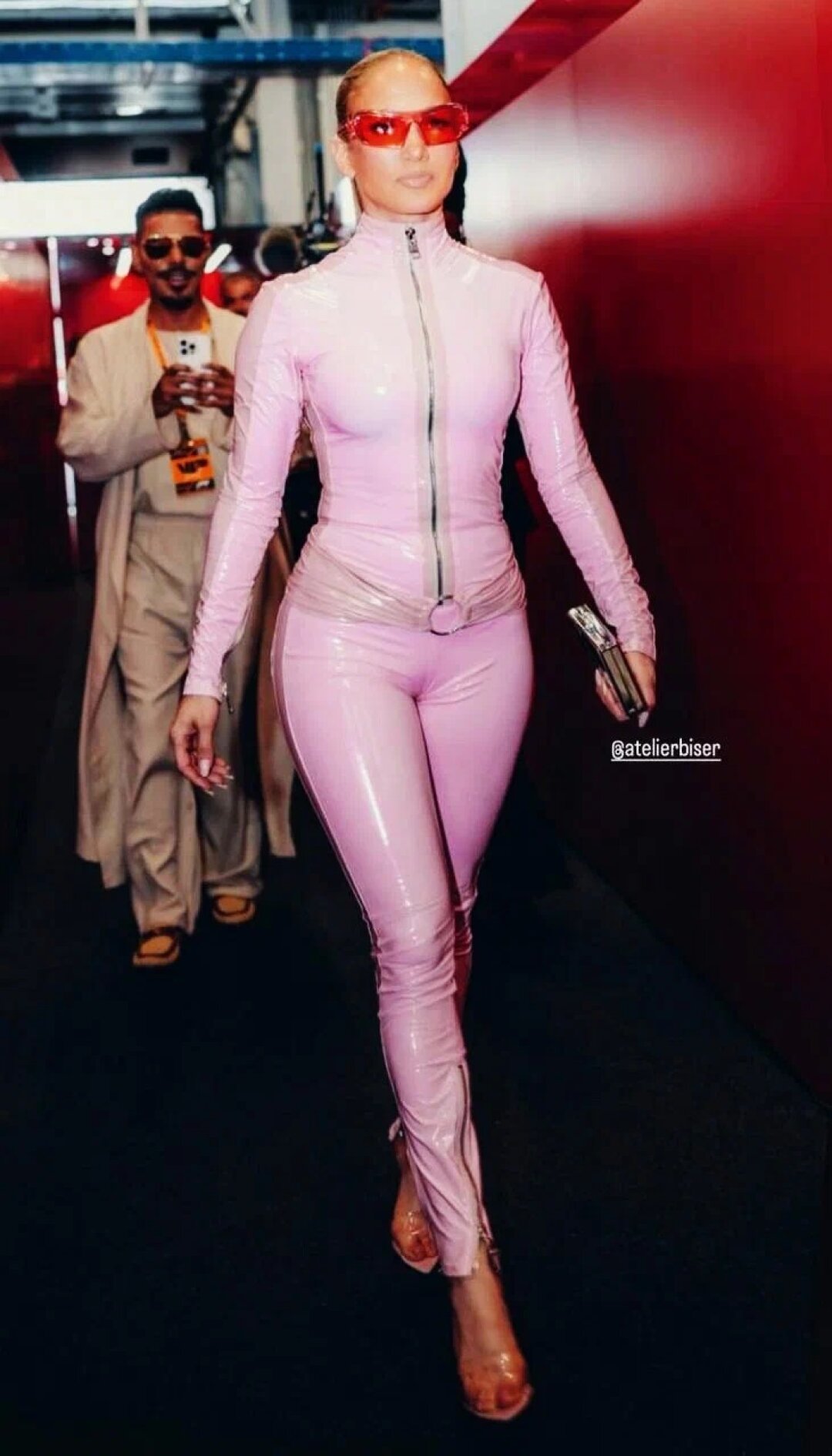 Дженнифер Лопес в кэтсьюте Atelier Biser