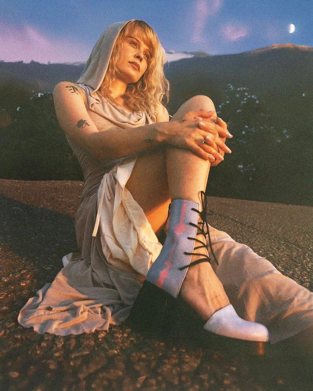 Это база — сандалии Sintezia, как у lo-fi-дивы, Kedr Livanskiy. Фото: Саша Кутуков