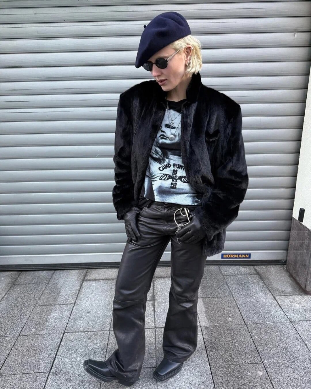 Дарк-стилист Вика Салават в лонгсливе Stenosis с Дебби Харри