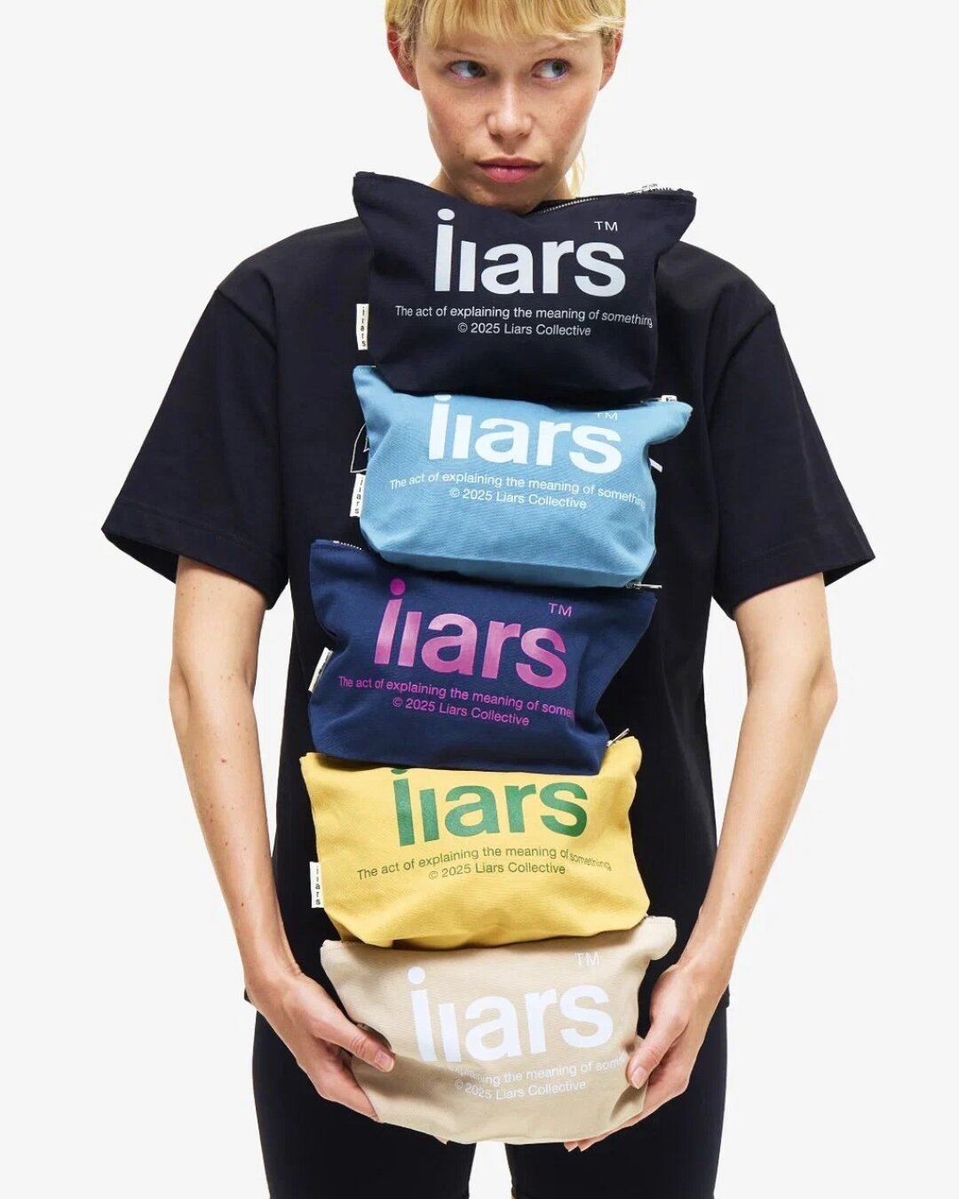 Маст-хэв — пестрая косметичка Liars Collective