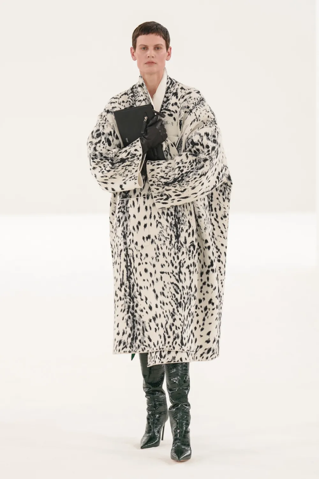 Круелла после того, как выбрала красную таблетку