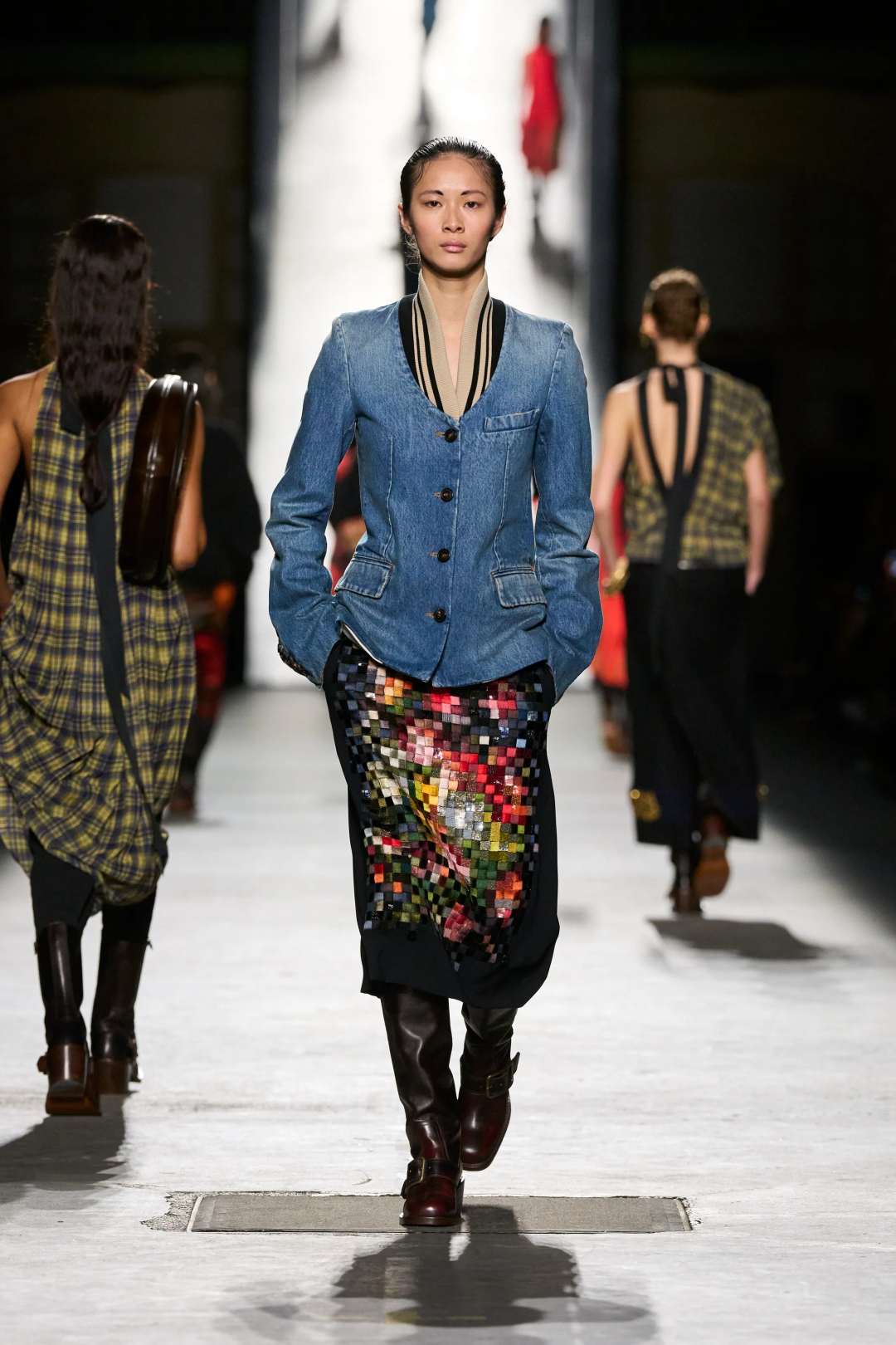 В вишлист — приталенные жакеты из денима с трикотажной бейкой