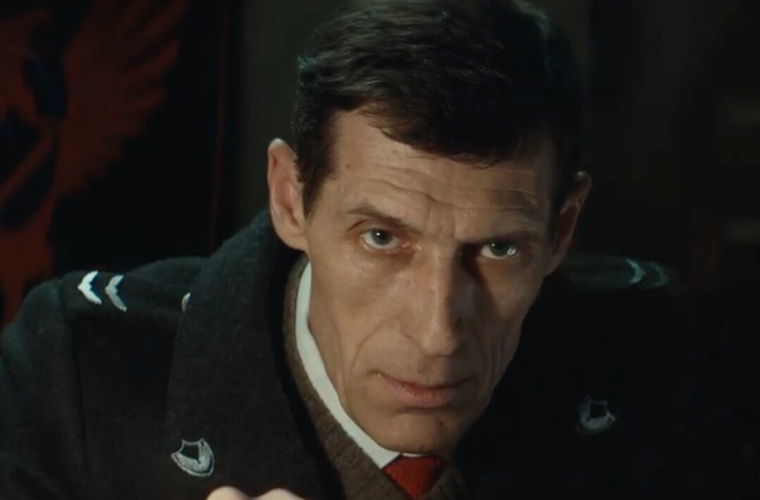Кадр из фильма «Ваши документы» / Papers, Please