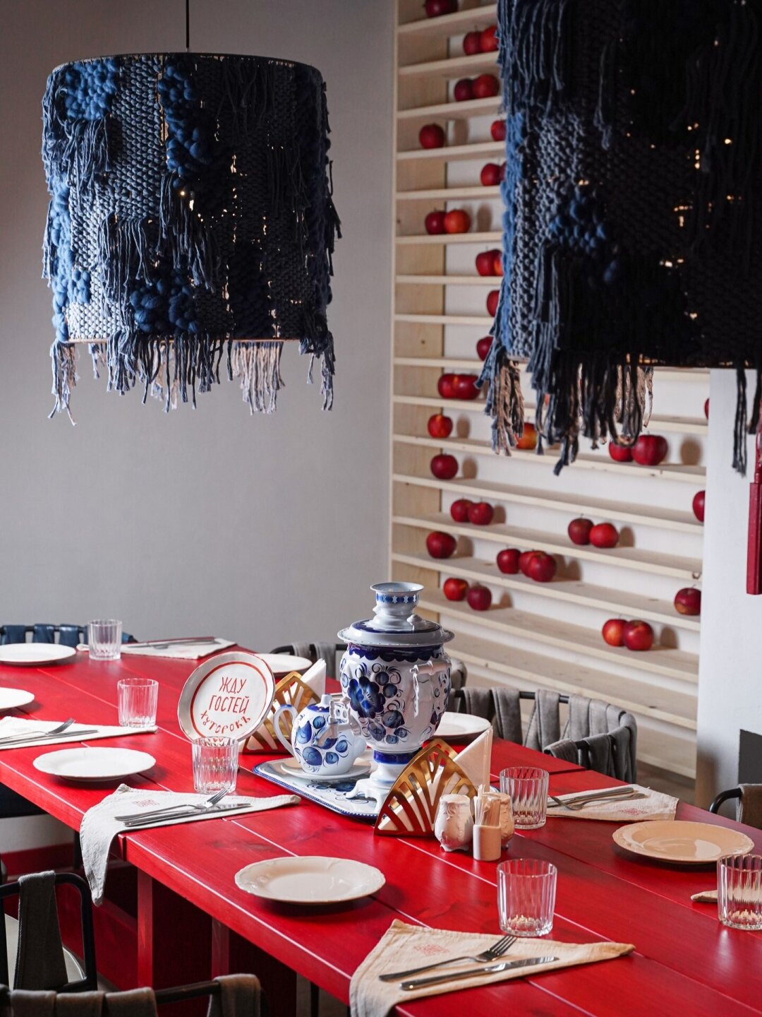 Царь-стол в новом «Хуторке»