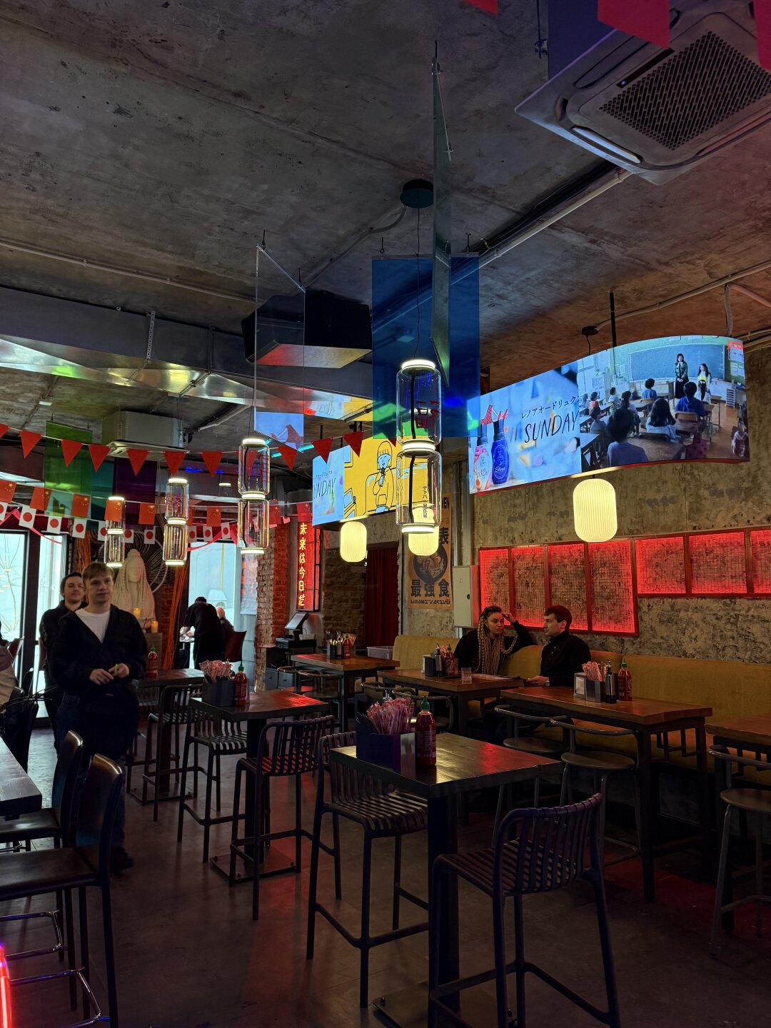 Дофаминовый интерьер «ПокеРамена»