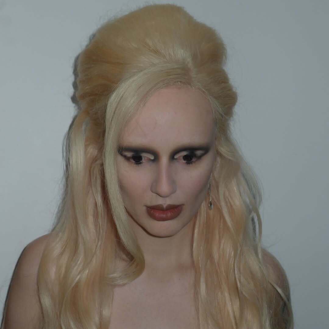 Мейк для Вики Салават во front row парижского шоу Matières Fécales