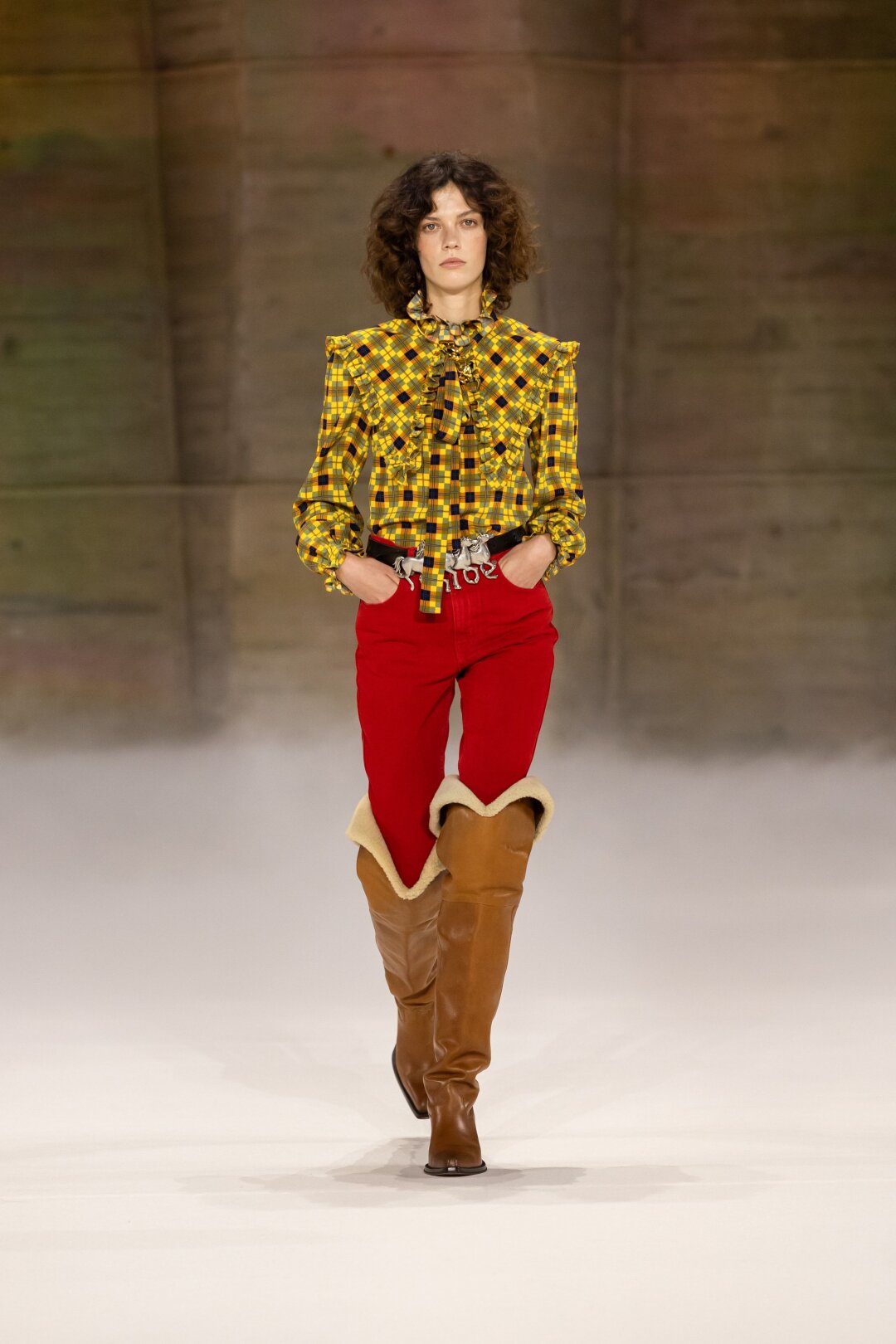 Уютистые чуни мечты, которым суждено бросить вызов БДСМ-ботфортам Saint Laurent