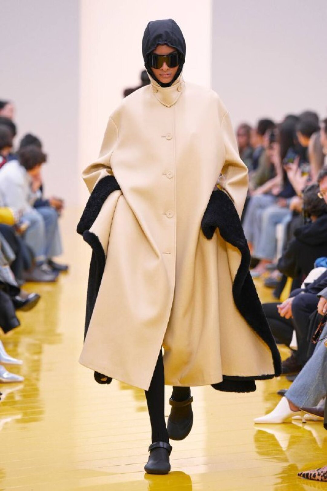 Готовимся чередовать шапки с аутдорными капюшонами из нейлона