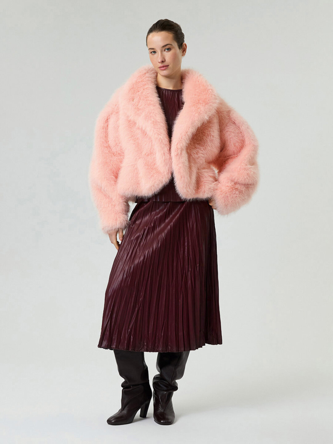 Маст-хэв Only Me — пушистая кроп-шуба