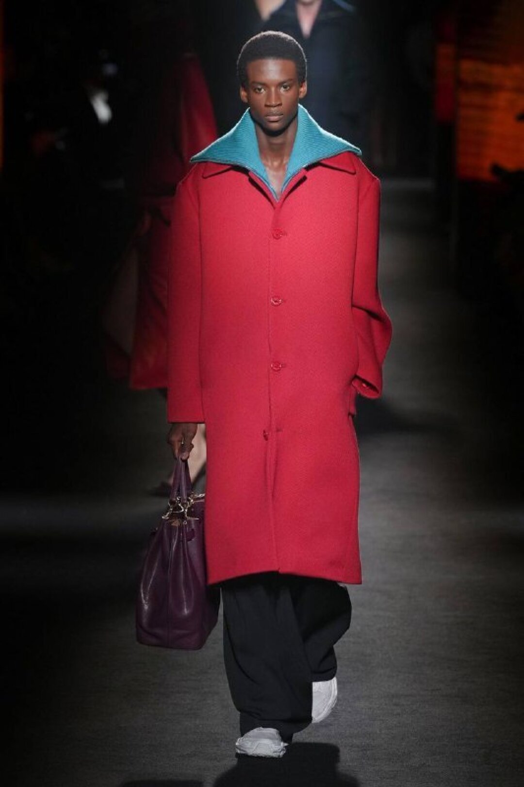 Запоминаем цветовое сочетание: холодный красный + лазурный