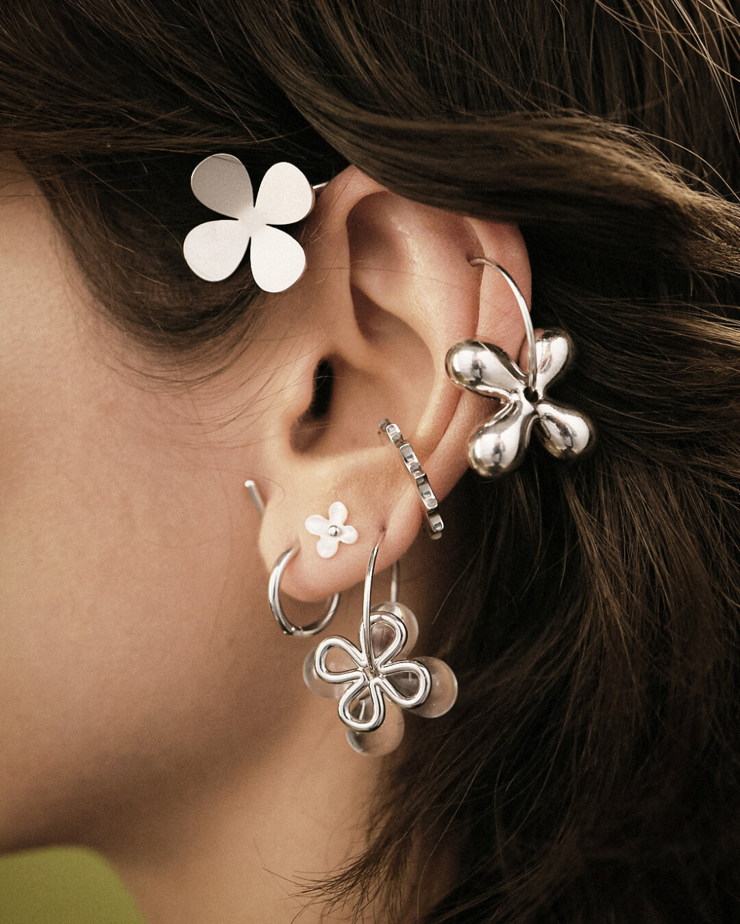 Серьги-четырехлистники Alvaar. Фото: Юра Таралов